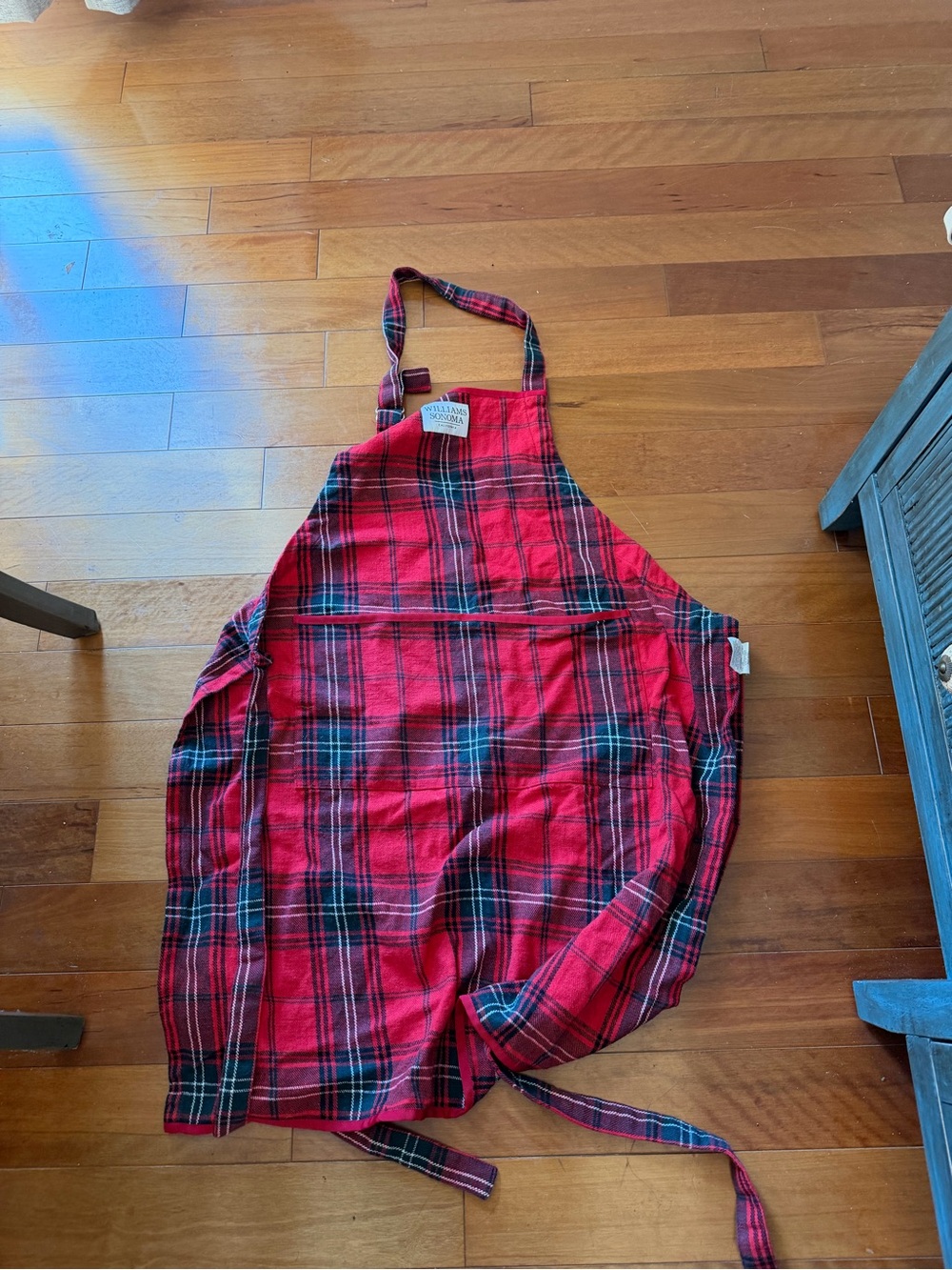 Williams Sonoma Classic Tartan Plaid Adult Apron
